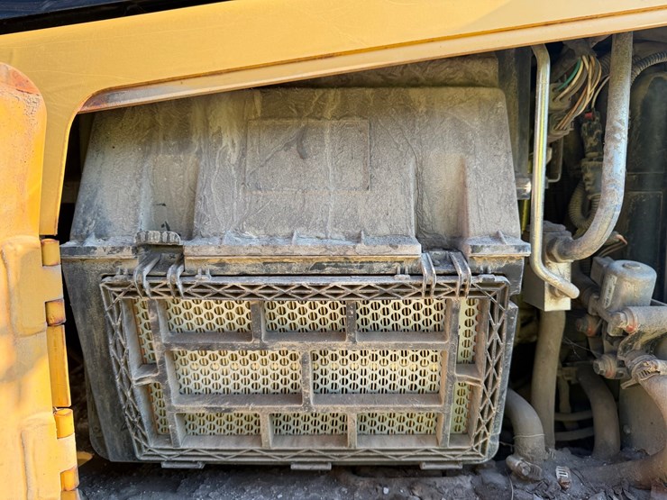 caterpillar-d5k2-lgp-image-36
