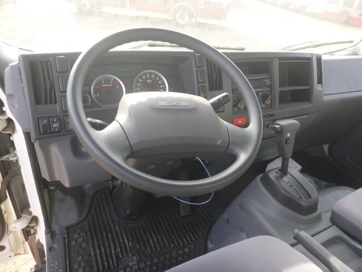2017-chevrolet-5500-beverage-truck-image-11