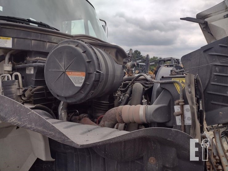 2011-international-durastar-4400-image-40