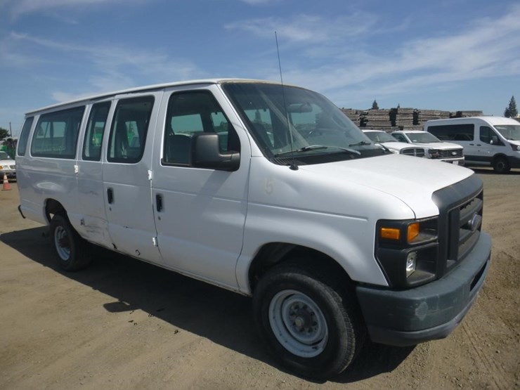 2008-ford-econoline-350-image-2