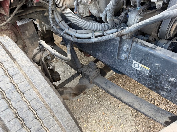 2008-peterbilt-335-image-33