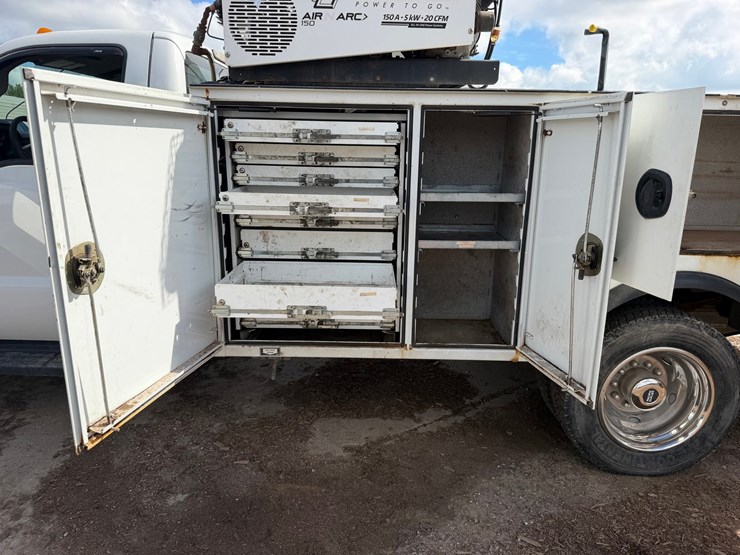 2015-ford-f550-image-22