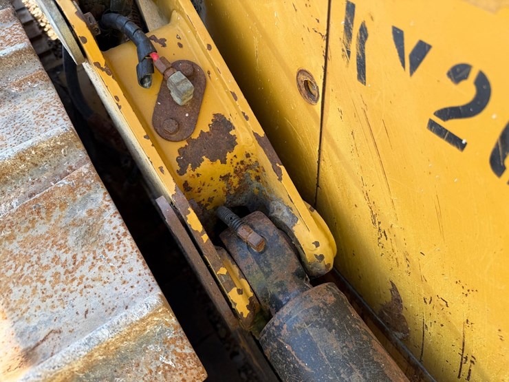 caterpillar-d5k2-lgp-image-65