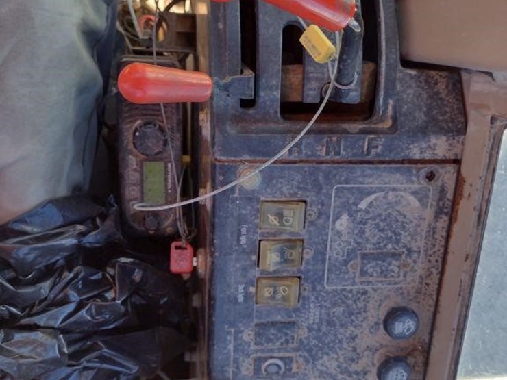 1993-deere-570b-image-13