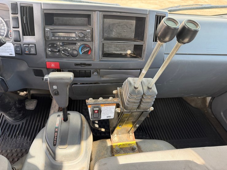 #1617-•-2020-chevrolet-5500xd-roll-off-truck-image-34
