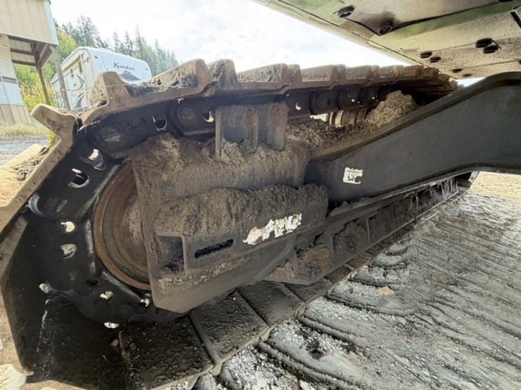 2011-deere-2454d-image-24