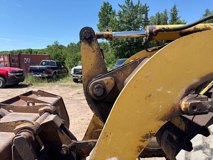 caterpillar-928g-image-93