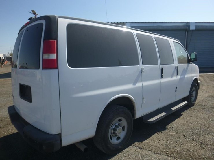 2013-chevrolet-express-3500-image-3
