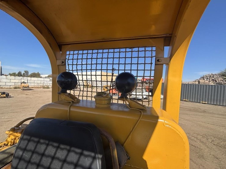 caterpillar-crawler-loader-image-31