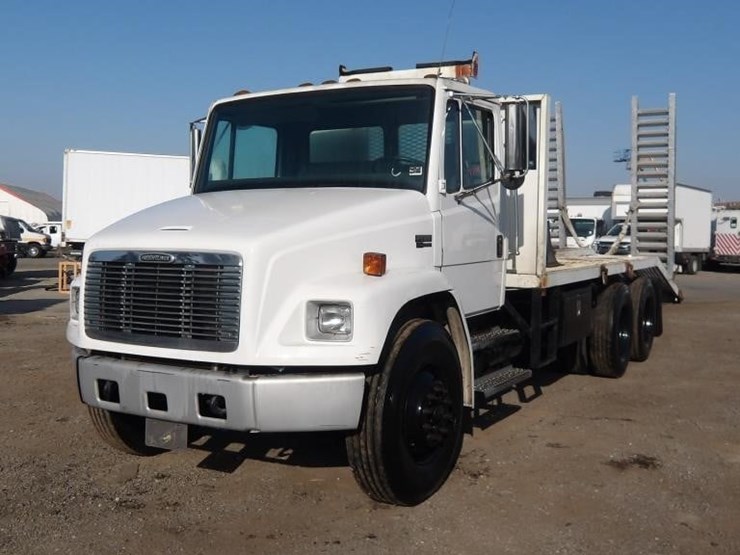 2002-freightliner-fl80-image-1