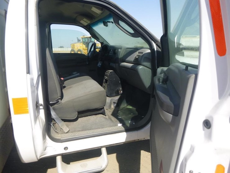 2005-ford-f450-image-18