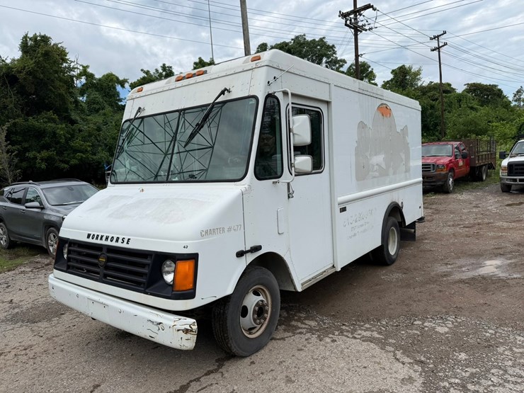 #4048-•-2000-workhorse-ft-1260-van-image-1