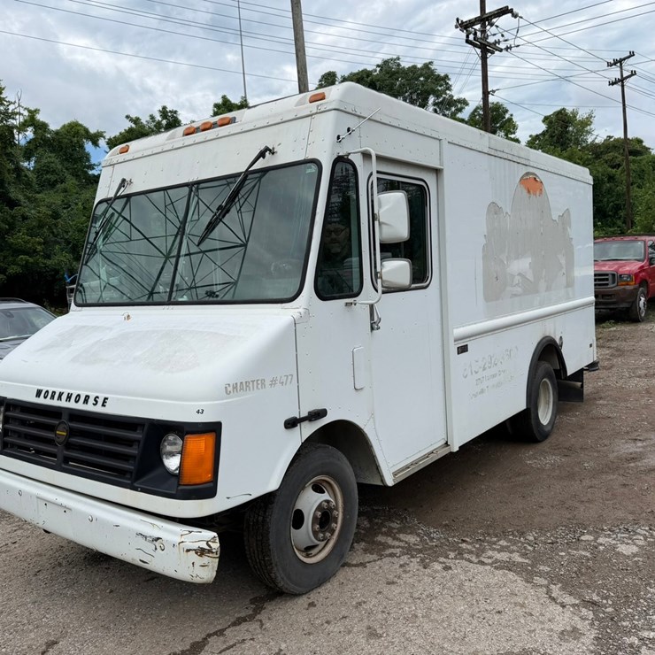 #4048 • 2000 Workhorse FT-1260 Van