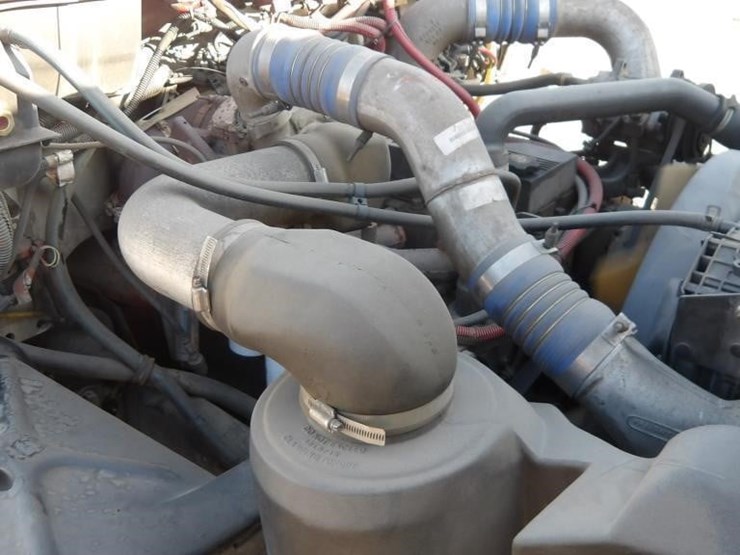2002-freightliner-fl80-image-12