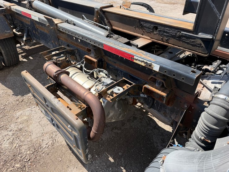 #1617-•-2020-chevrolet-5500xd-roll-off-truck-image-20
