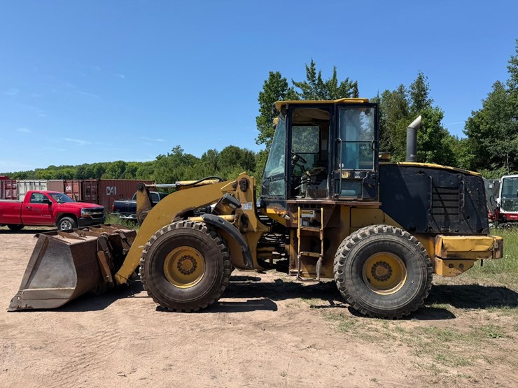 caterpillar-928g-image-2