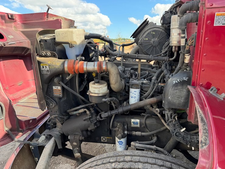 2008-peterbilt-335-image-35