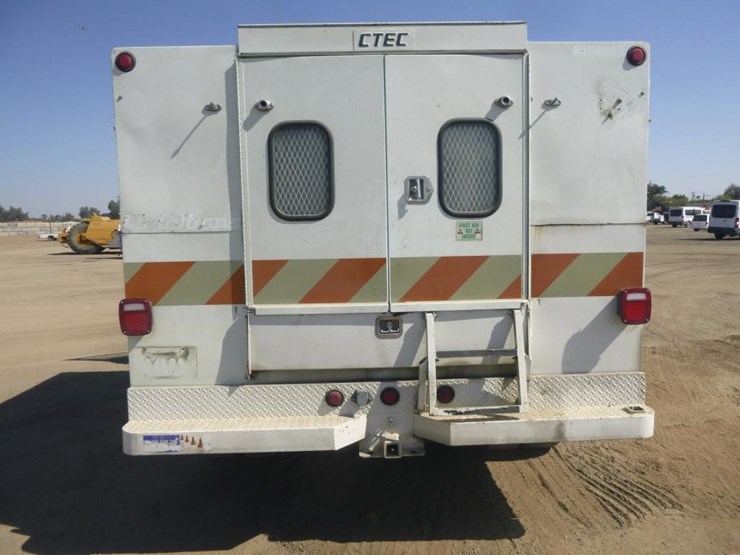 2003-ford-f450-image-25