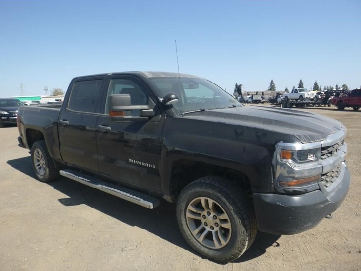 2018-chevrolet-1500-image-2