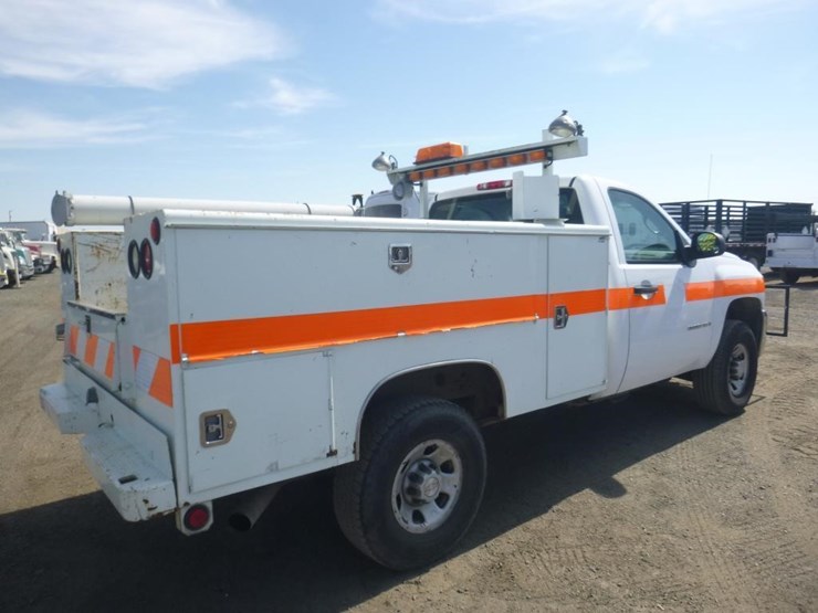 2009-chevrolet-3500hd-image-3