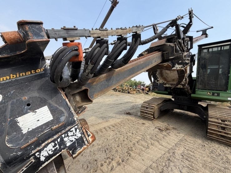 2011-deere-2454d-image-10