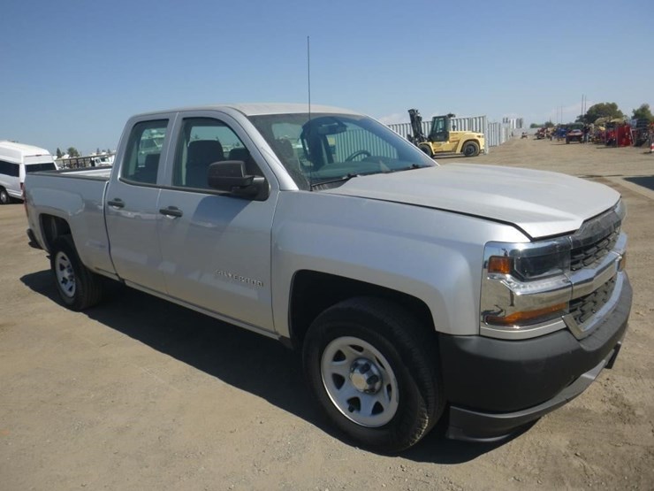 2018-chevrolet-1500-image-2