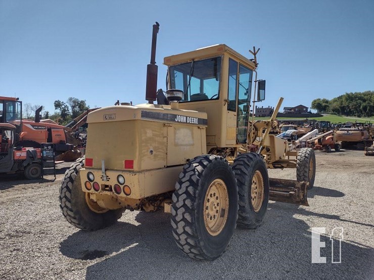 1993-deere-570b-image-42