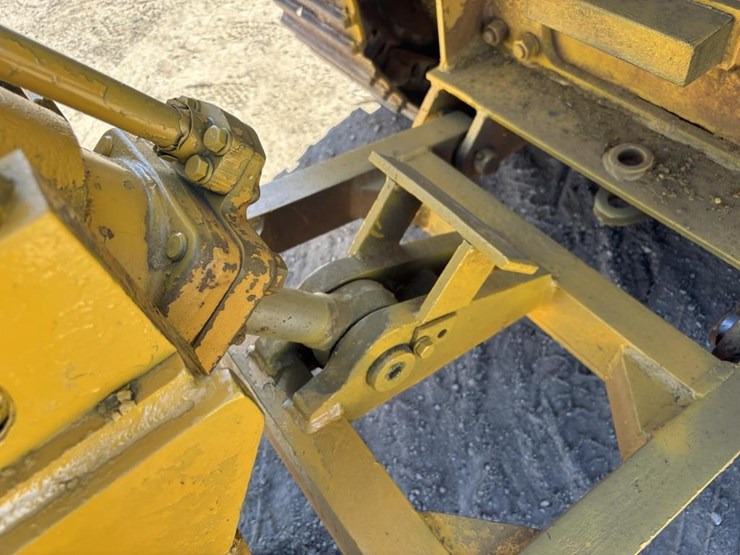 caterpillar-crawler-loader-image-16
