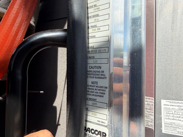 2008-peterbilt-335-image-72