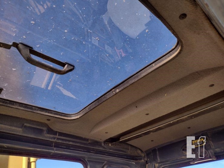 2005-deere-120c-image-12