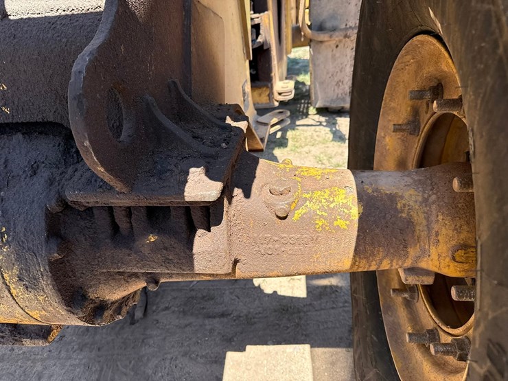 caterpillar-928g-image-82