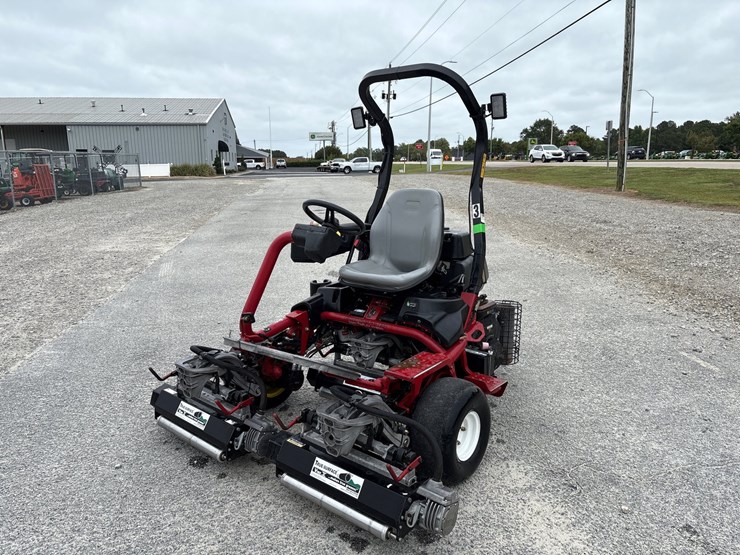 #1058-•-2016-toro-3320-riding-greensmower-199074-image-1