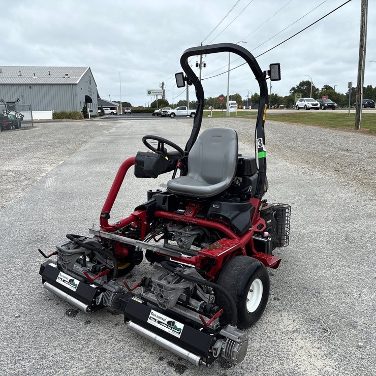 #1058 • 2016 TORO 3320 Riding Greensmower 199074