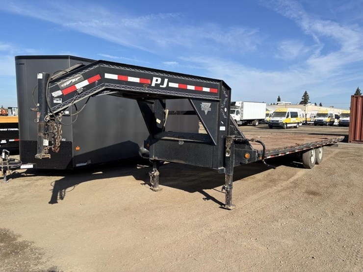 2010-pj-t/a-gn-hydraulic-tilt-deck-trailer-image-1