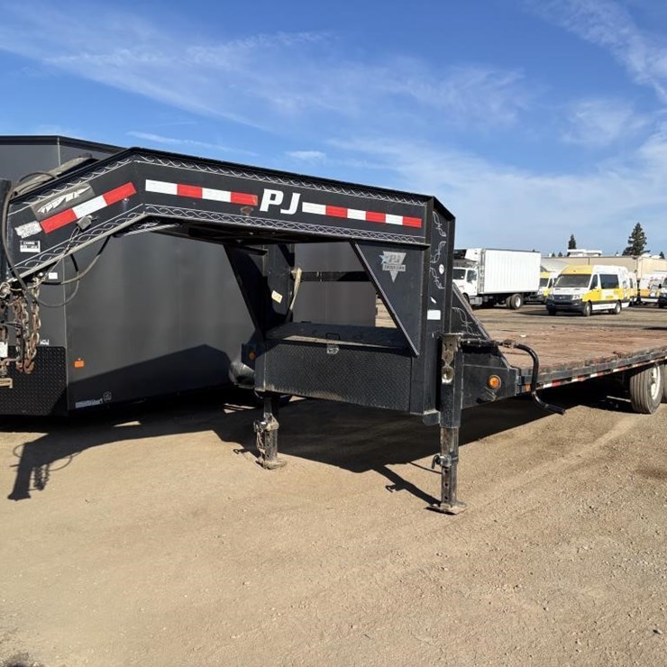 2010 PJ T/A GN Hydraulic Tilt Deck Trailer