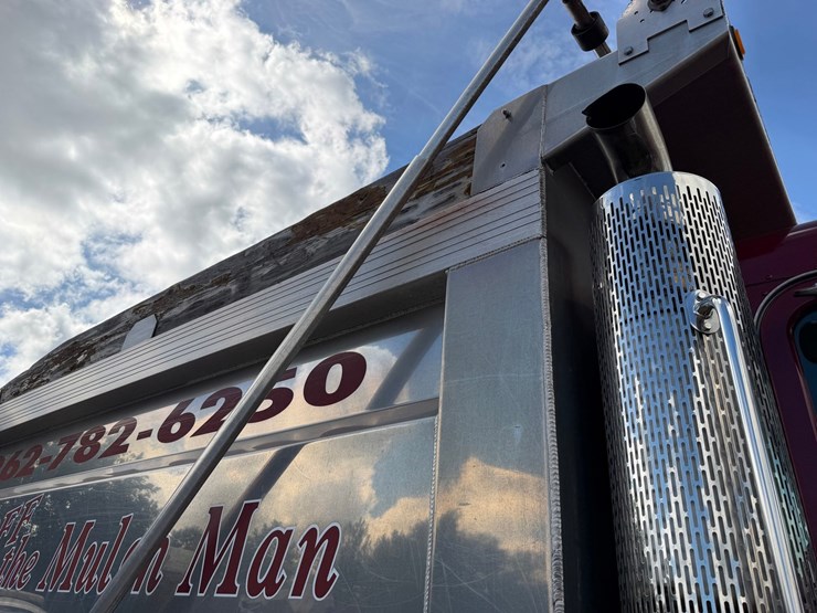 2008-peterbilt-335-image-26