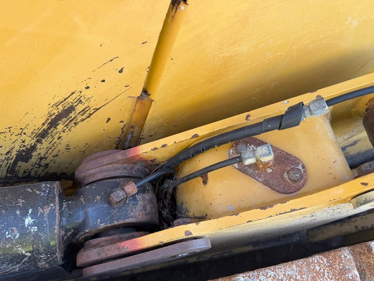 caterpillar-d5k2-lgp-image-22
