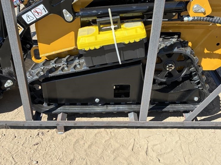 2026-agt-mx-crt23-skid-steer-image-8