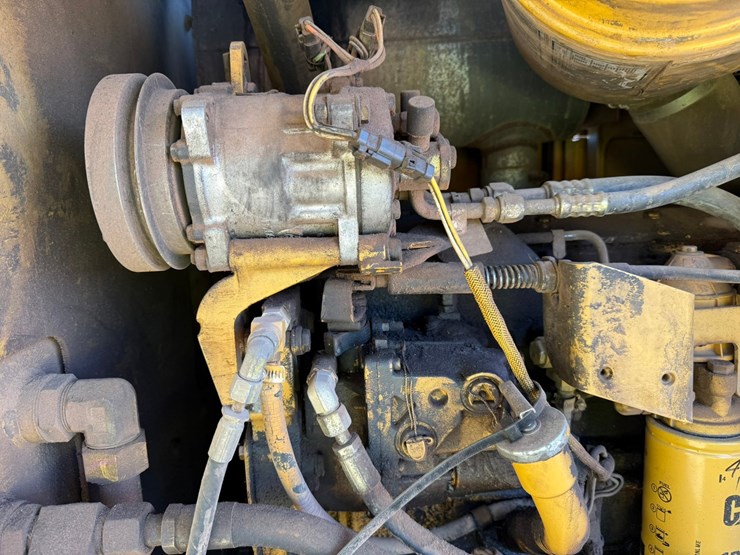 caterpillar-928g-image-40