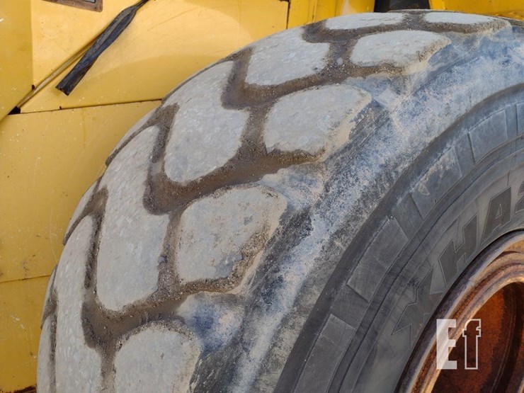 2012-deere-744k-image-35