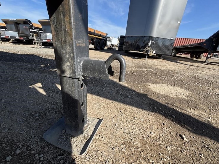2006-top-hat-t/a-gn-equipment-trailer-image-17