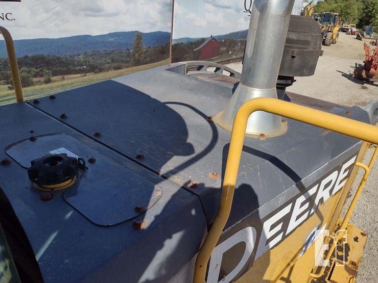 2012-deere-744k-image-16