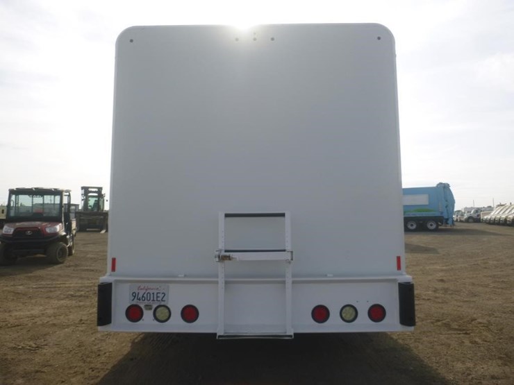 2017-chevrolet-5500-beverage-truck-image-6