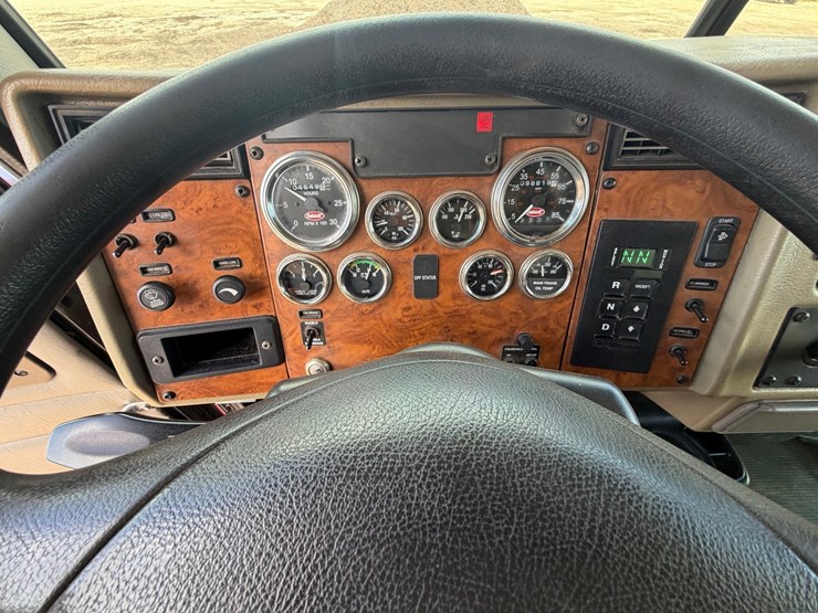 2008-peterbilt-335-image-55