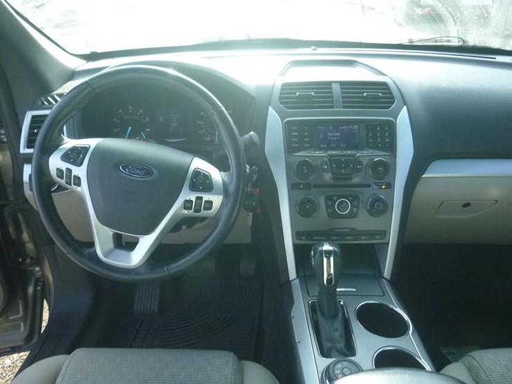 2012-ford-explorer-image-9
