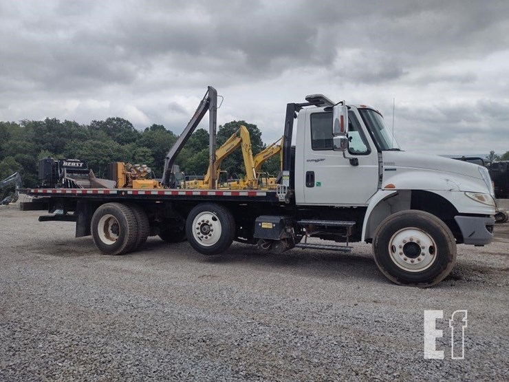 2011-international-durastar-4400-image-3