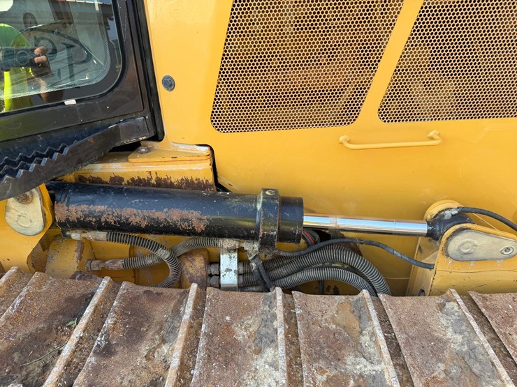 caterpillar-d5k2-lgp-image-65