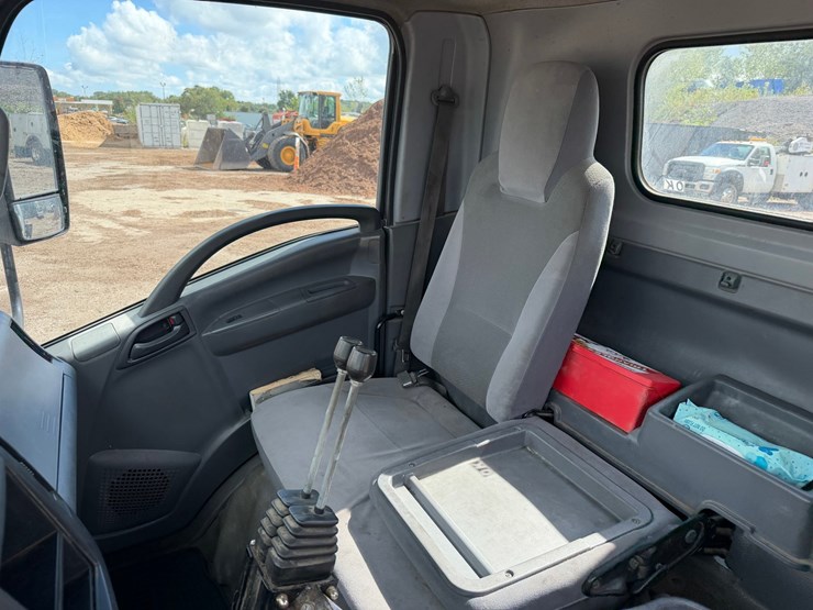 #1617-•-2020-chevrolet-5500xd-roll-off-truck-image-28