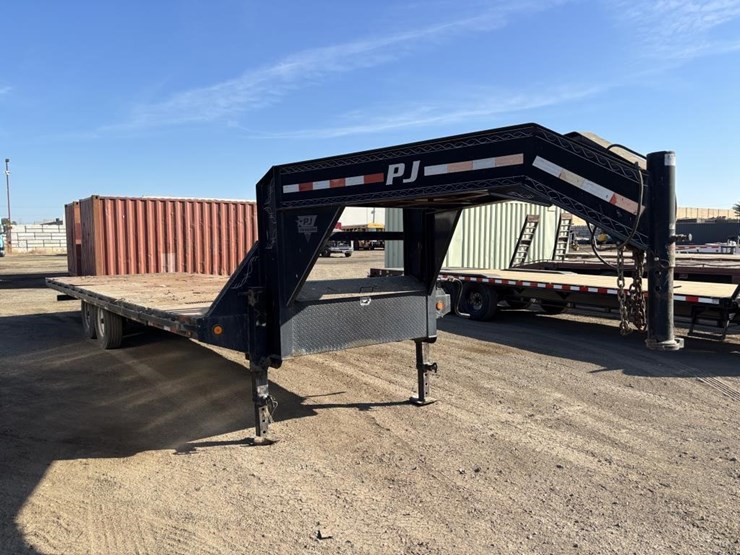 2010-pj-t/a-gn-hydraulic-tilt-deck-trailer-image-2
