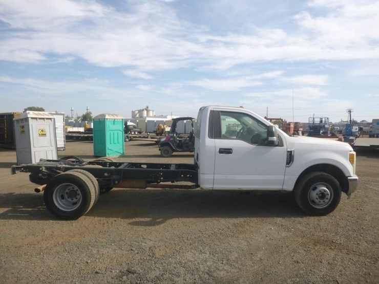 2017-ford-f350-image-4